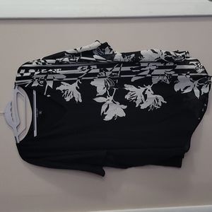 Gently used, Roz Ali top, black and white, V-neck 2X